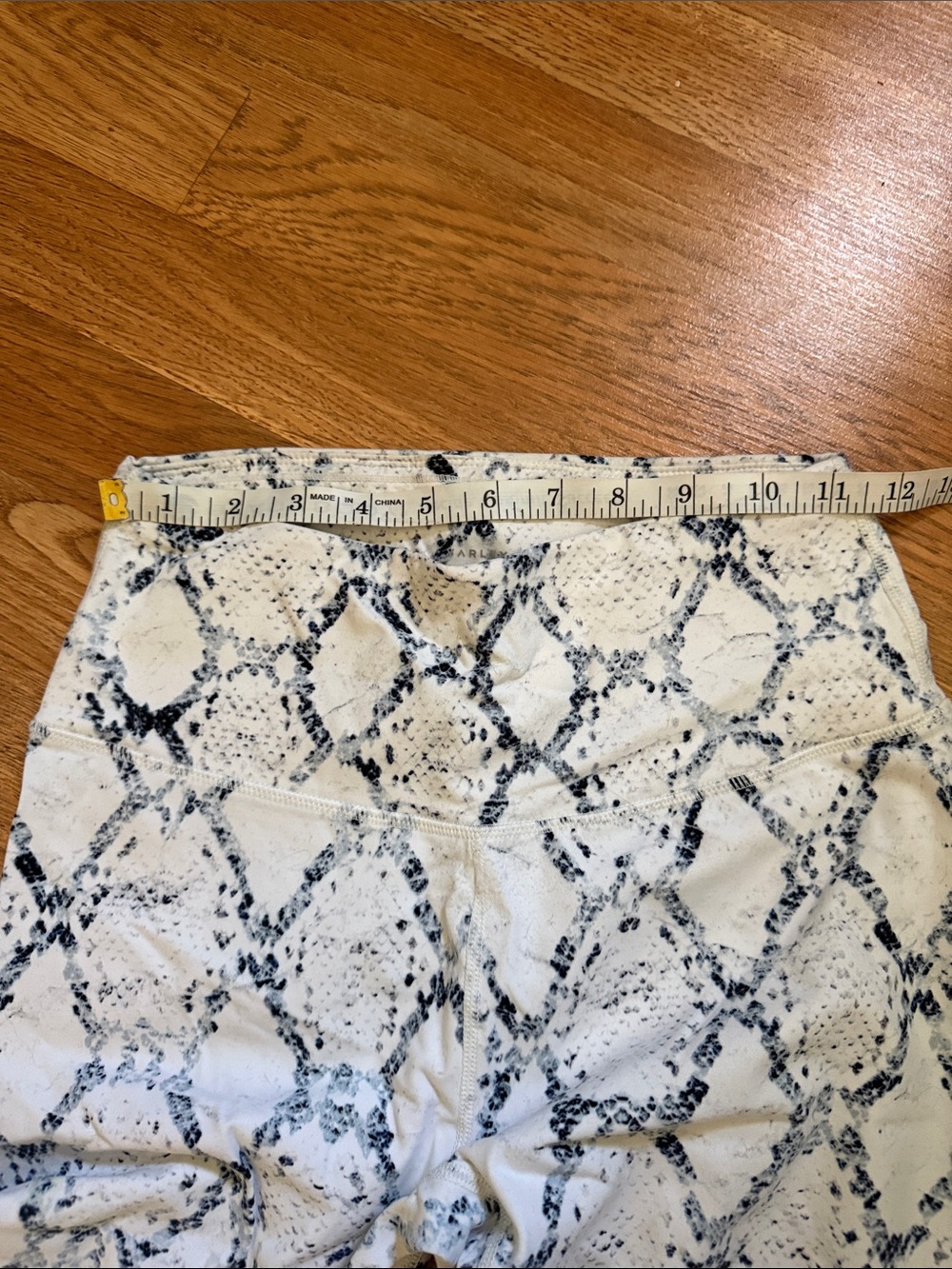 Varley Cream and Blue Snake-Print Leggings and Bra - Picture 8 of 11